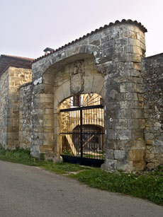 Portalada Casona y Capilla de Juan Valle Rozadilla